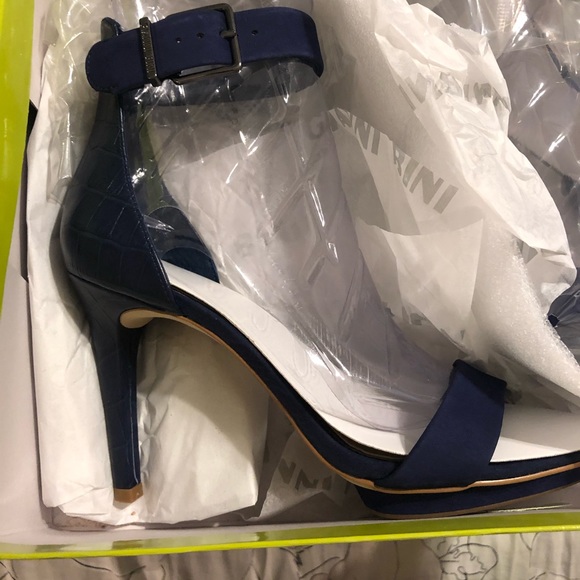 Gianni Bini Shoes - Gianni Bini Navy heels